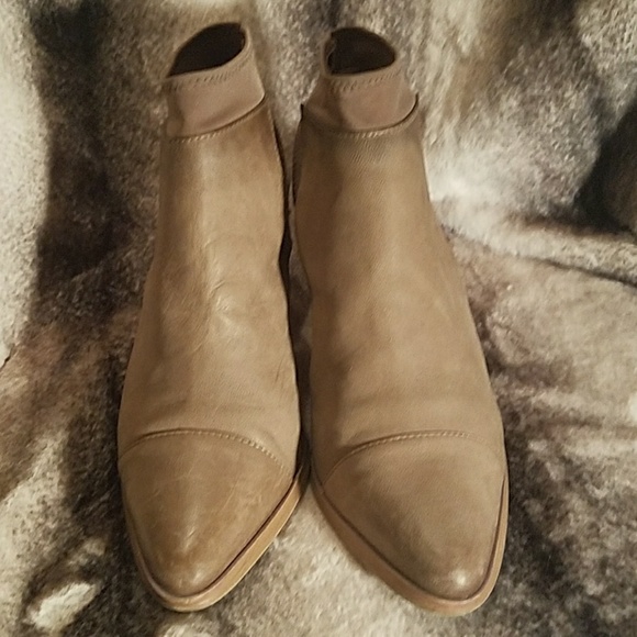 Vince Camuto Shoes - 💥FINAL💥Vince Camuto Booties